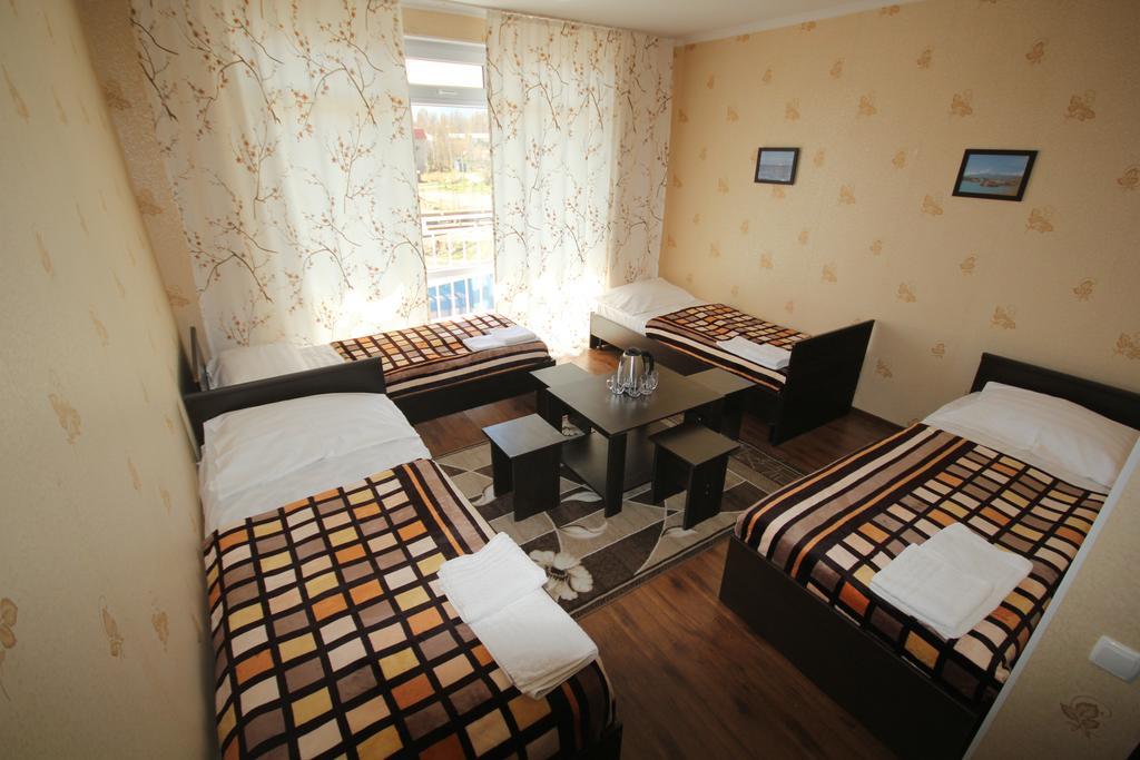 Guest House Parus Bosteri Bagian luar foto