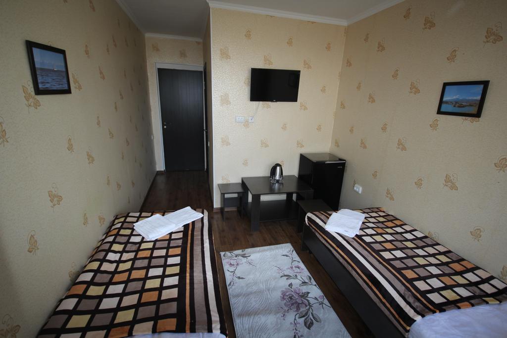Guest House Parus Bosteri Bagian luar foto