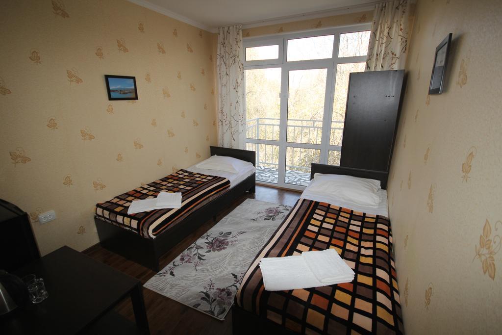 Guest House Parus Bosteri Bagian luar foto