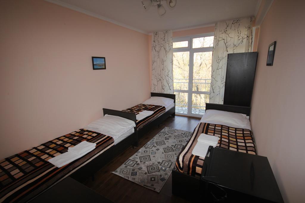 Guest House Parus Bosteri Bagian luar foto