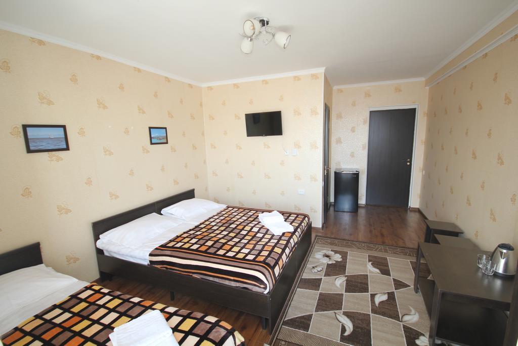 Guest House Parus Bosteri Bagian luar foto